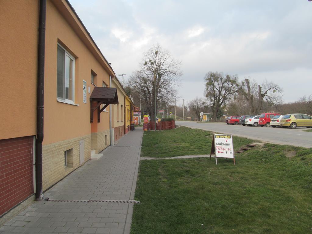 V Aleji - Ubytovani V Soukromi Valtice Bagian luar foto