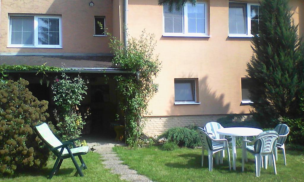 V Aleji - Ubytovani V Soukromi Valtice Bagian luar foto
